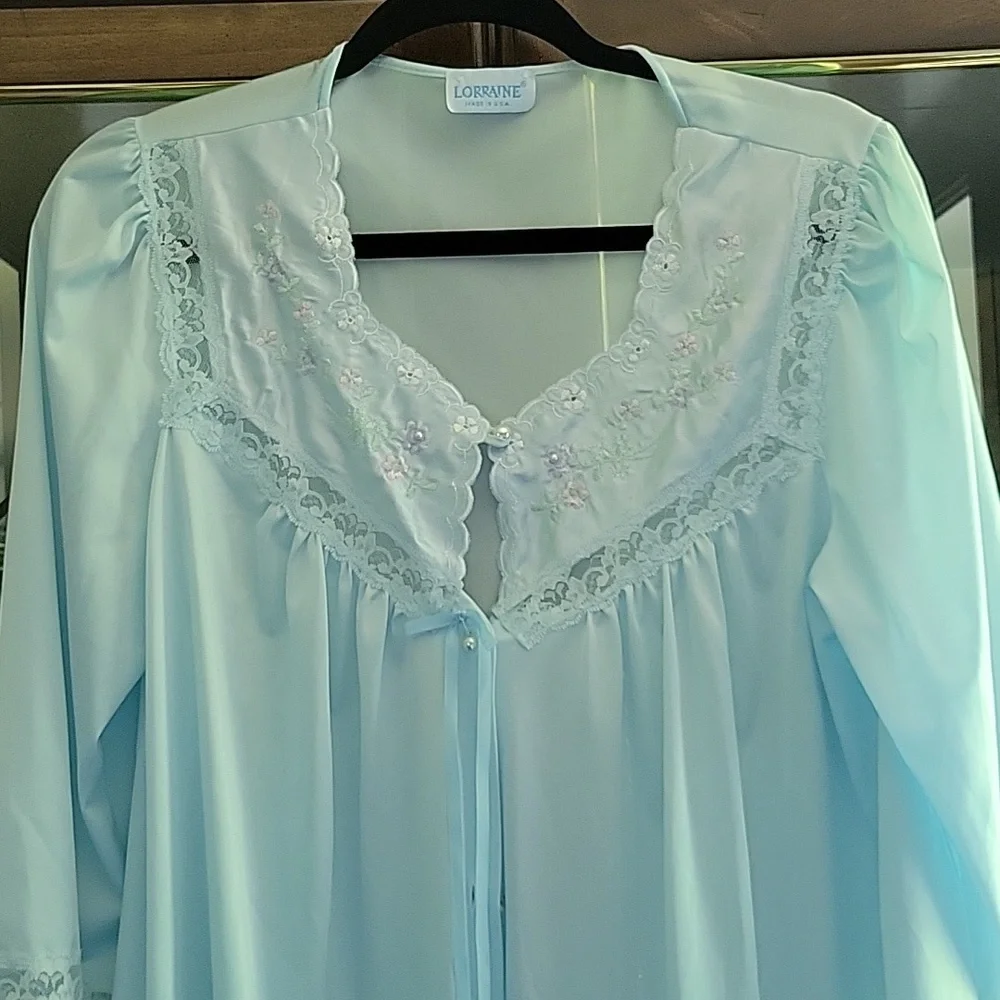 LORRAINE ROBE - Picture 3 of 7